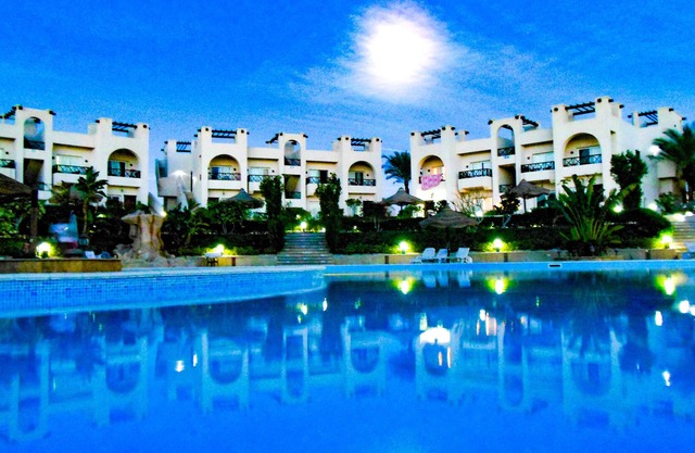Sunny Lakes Resort Apartments - Adults Only