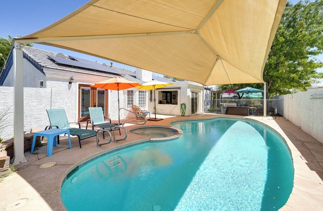 Sunny Las Vegas Studio w/ Shared Pool + Backyard!