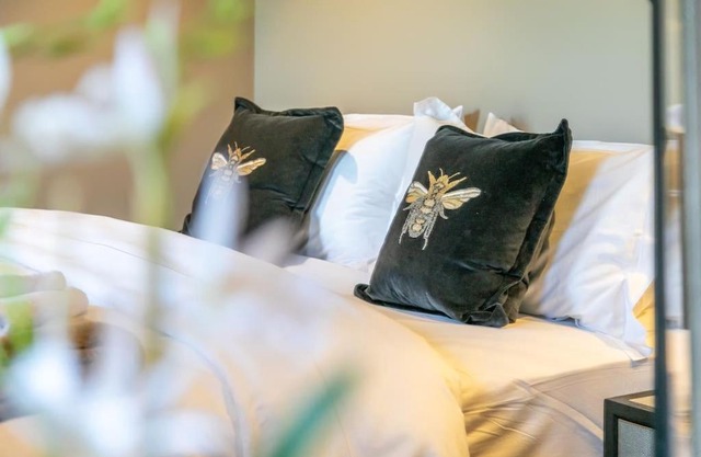 Sunny Luxurious 2 bedroom Holiday cottage