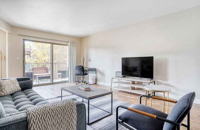 Sunny Mountain View 2BR w/ Pool, Gym, BBQ, 5 min to Target, by Blueground