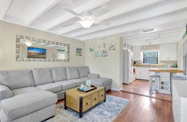 Sunny Naples - Subtropical Oasis Cottage