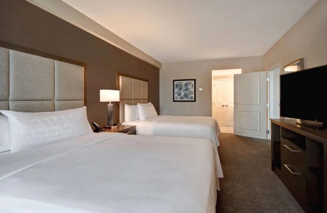 Sunny Oasis Retreat in Winter Garden! Outdoor Pool, Pets Allowed, Full Kitchen!