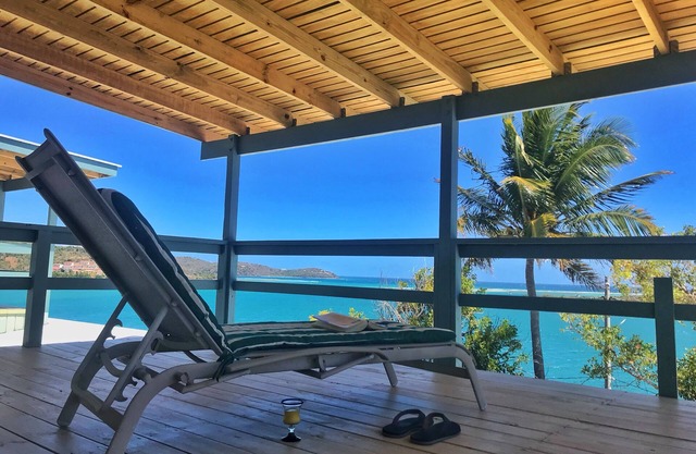 NUEVO * Sunny Oceanfront Villa: terrazas grandes, vista increíble