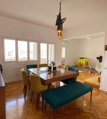 Sunny ready to move in apartment in Mohandessin