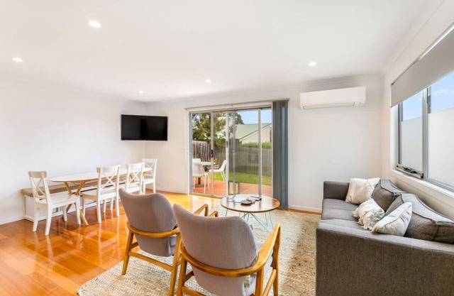 Sunny Retreat in Kingston Beach