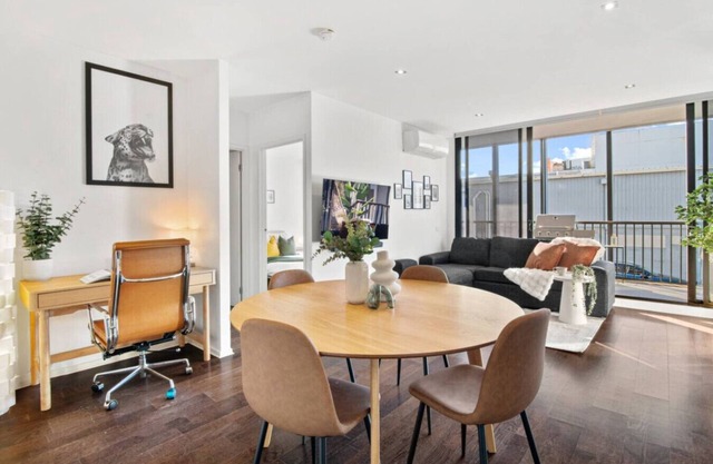 Sunny Richmond Escape: 2BR + Large Balcony