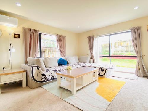 Sunny Room in West Auckland - Shared bathroom