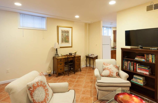 Apartamento soleado, amplio y totalmente amueblado con aparcamiento gratuito