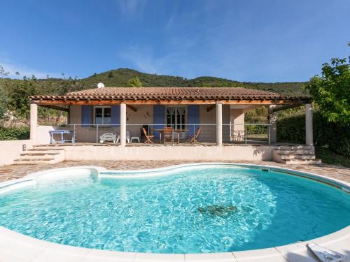 Sunny Roquebrun Getaway