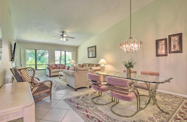 Sunny Sarasota Villa with Lanai Less Than 5 Mi to Beach