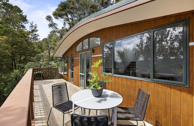 Sunny, Sheltered And Minutes From The Beach