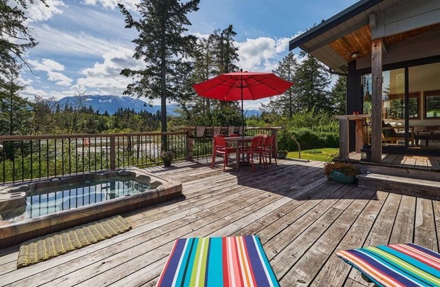 Sunny Shores Beach House w/ Mountain Views