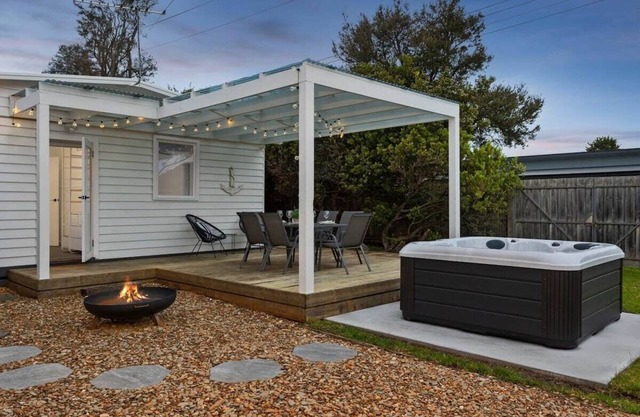 Sunny Shores | Family Retreat with Heated Spa
