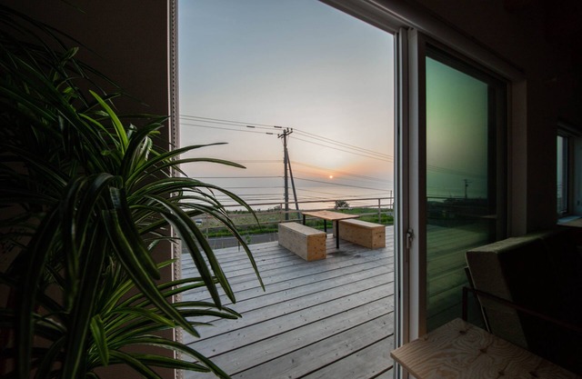 SUNNY SIDE HOUSE