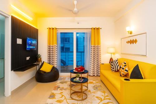 Sunny Stay - Fully Furnished 2BHK Apartment with Kitchen, Wi-Fi & Smart TV