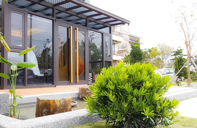 Sunny Stream Villa
