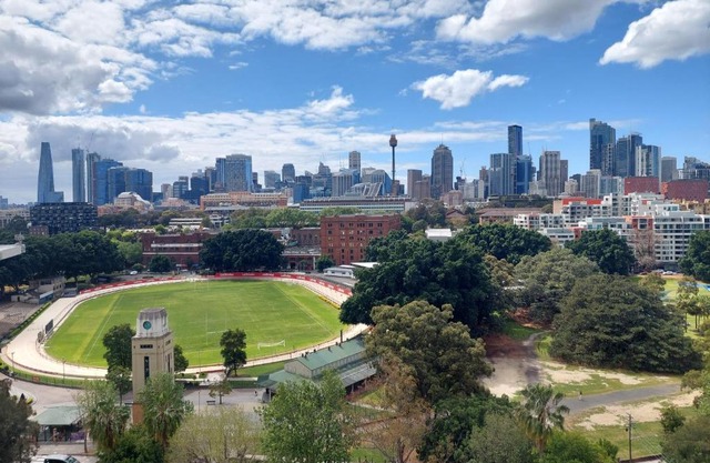 Sunny studio and the best view of the city, Glebe