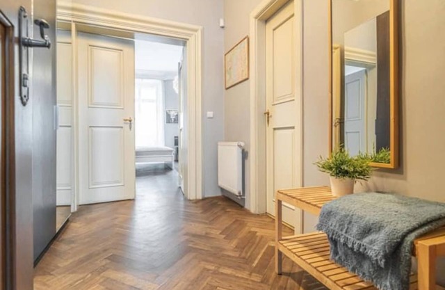 ❤️ ☀️ Sunny Studio Near Castle & 3 Min Walk to Charles Bridge 🏰🌉"