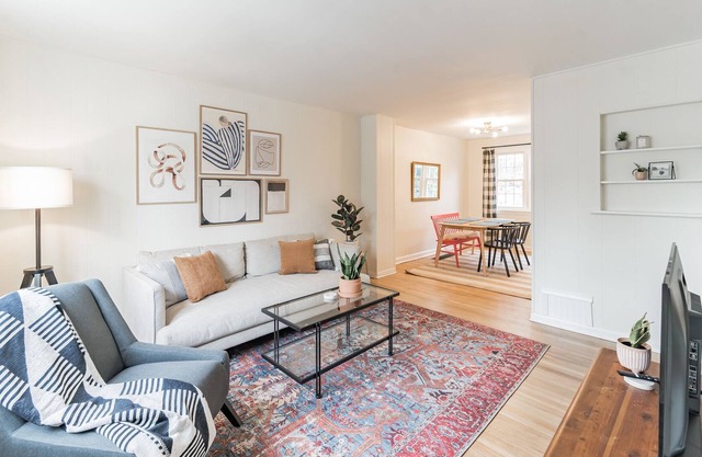 Sunny & Stylish Manayunk Cottage