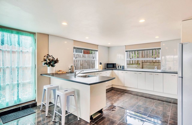 Sunny Three Bedroom Pakuranga Delight