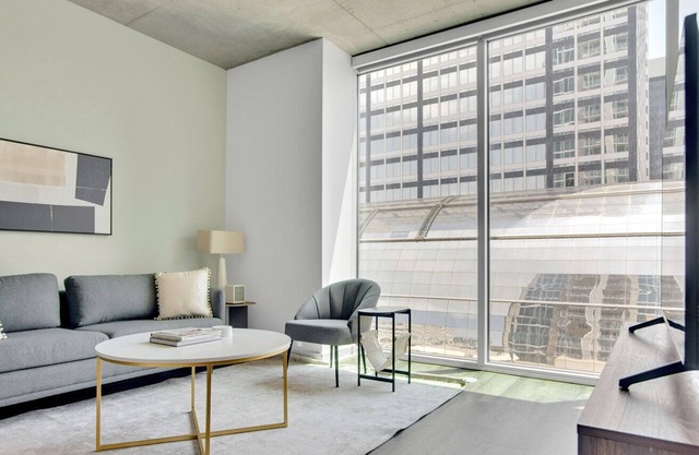 Sunny Upper Downtown 2BR w/ Gym & Pool near 16th St Mall, by Blueground