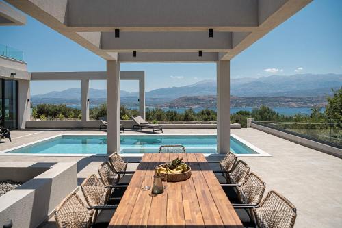 Sunny Vacay Villa