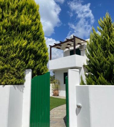 Sunny Villa