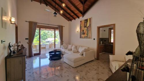 Sunny Villa