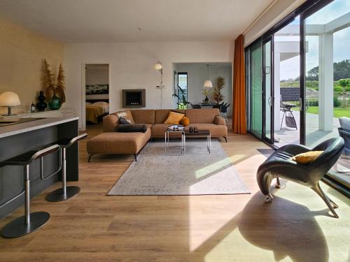 Sunny Villa with Private Terrace, cleaning included