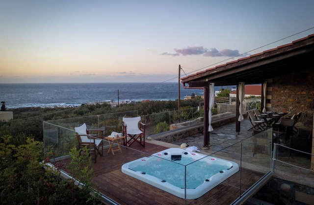 ¡Villa soleada con vistas únicas al mar!
