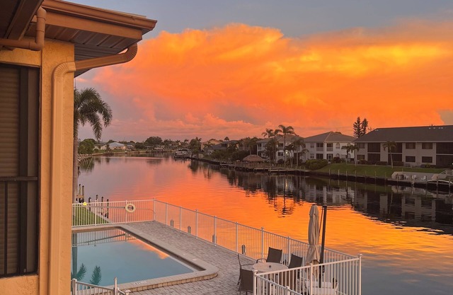 Sunny Waterfront 2BR/2BA Condo w/Sunset Views, Pool & Utilities Included