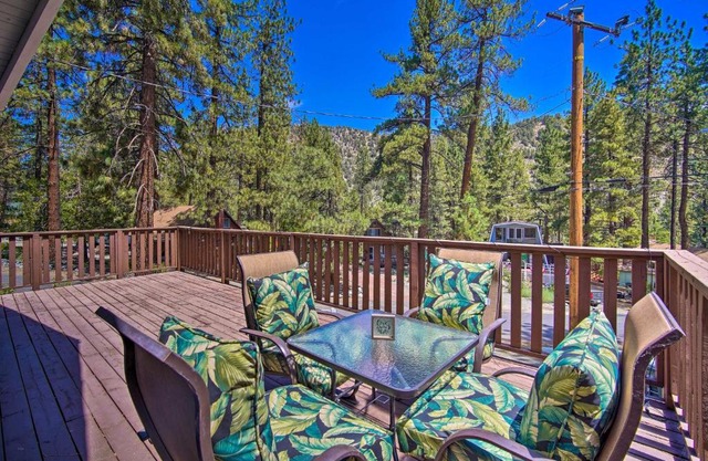 Sunny Wrightwood Home and Views about 4 Mi to Ski!