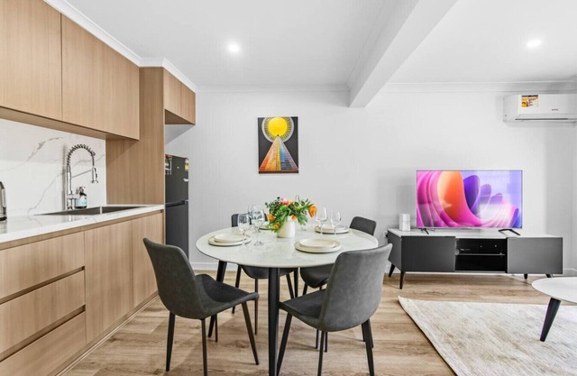 Sunnybank Studio Retreat | 2 Beds, 4 Guests