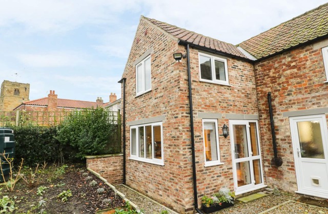 Sunnyside Garden Cottage, HUSTHWAITE