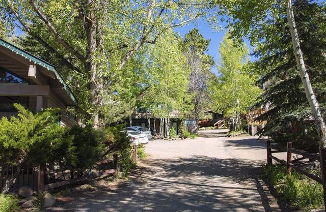 Sunnyside Knoll: 15 1 Bedroom Cabin