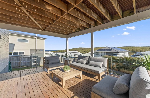 Sunnyspot Escape - Stylish Beach House