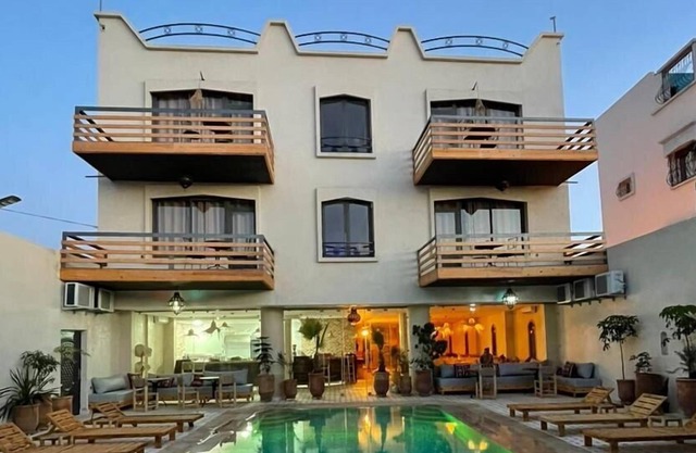 Suno Villa Surf Camp