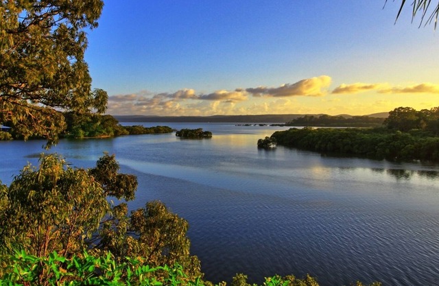 Sunrise @ Alawa - absolute waterfront holiday home
