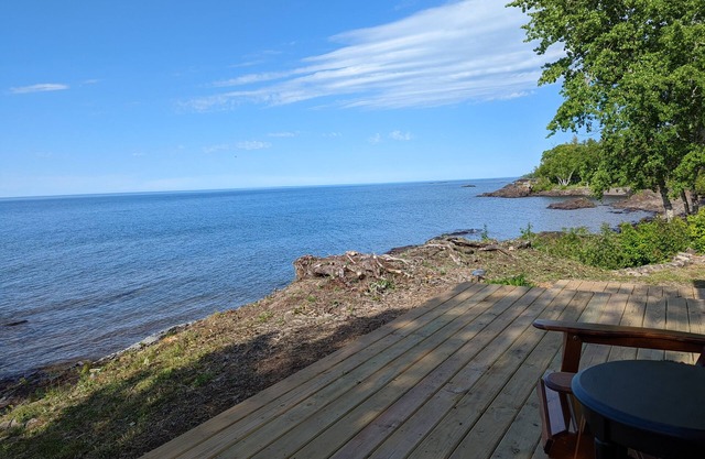Sunrise Cove Cottage: Summer Bliss Awaits - Swim, Hike & Explore on Lake Superior