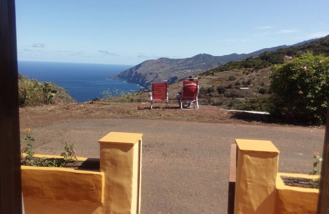 SUNRISE Amanecer holiday home, VV ideal hikers 2 mins Camino Real, wifi, netflix