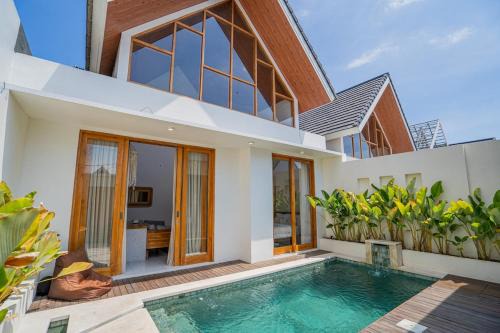 Sunrise Oasis - 2BR Villa in Kerobokan