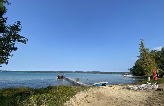 Sunrise Sands Retreat Beach & Dock 2364