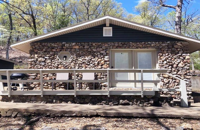 Sunrise Shores Cabin # 2 Lake Front con una piscina!
