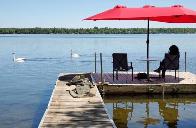 Sunrise Sunset Retreat - Affordable 3Br Waterfront Cottage w/ Pool Table