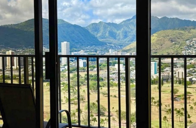 Sunrise view and mountain breeze 1bd apt
