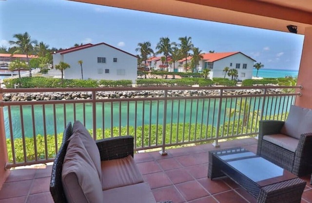 Sunset Balcony Views in Your Home Away From Home- Complete with Amenities 2 Bed