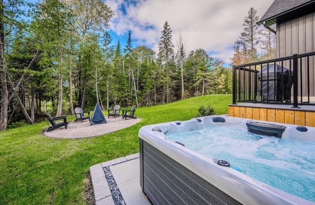 Sunset Bay Cottage – Your Year-Round Escape to Lake Huron’s Tranquil Shores