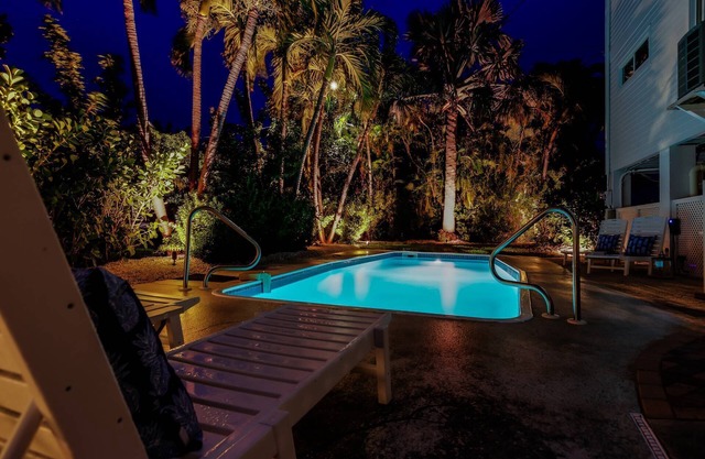 Sunset Bay: Spacious 5BR Getaway, Dockage, Heated Pool, Dog OK, Stunning Views & Minutes to Key West