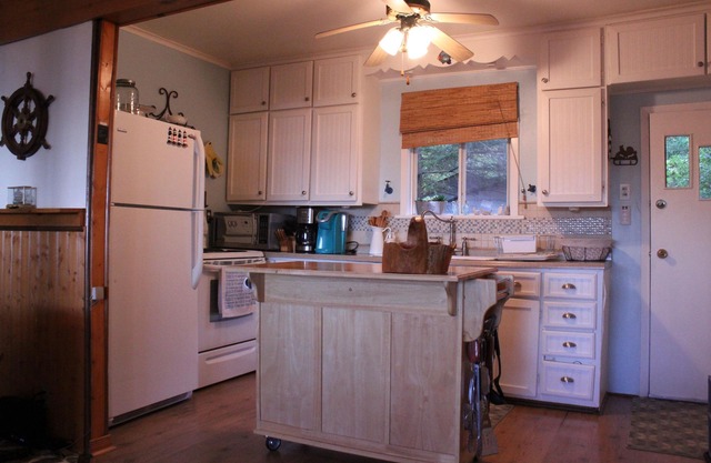 Sunset Bay Waterfront Cottage*Georgian Bay *Tay Shore Trail *Walk*Run*Swim*Fish