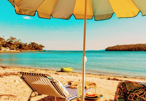 Sunset Beach Villa - Beach front home situated on the Huon River - Sleeps 8